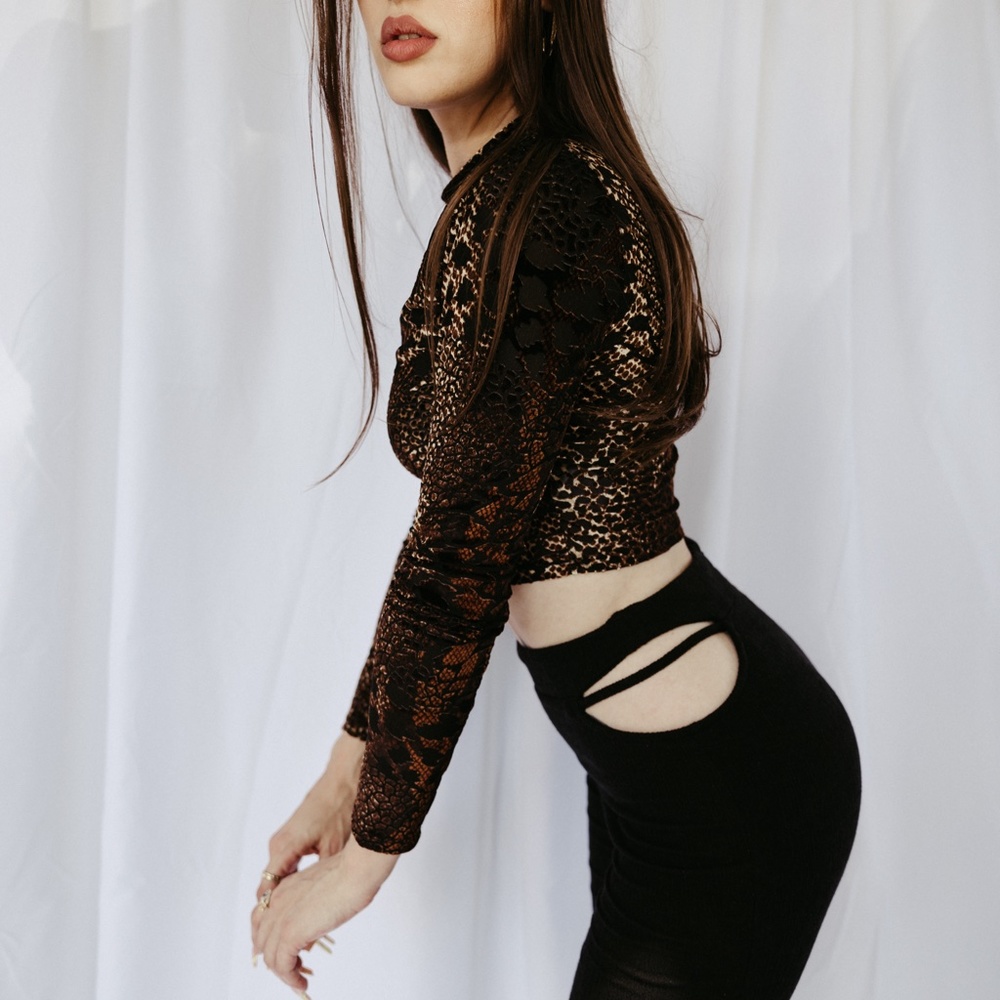 Cutout Textured Pant